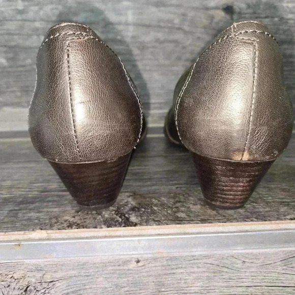 Clark’s gold wedge shoes - Picture 3 of 5